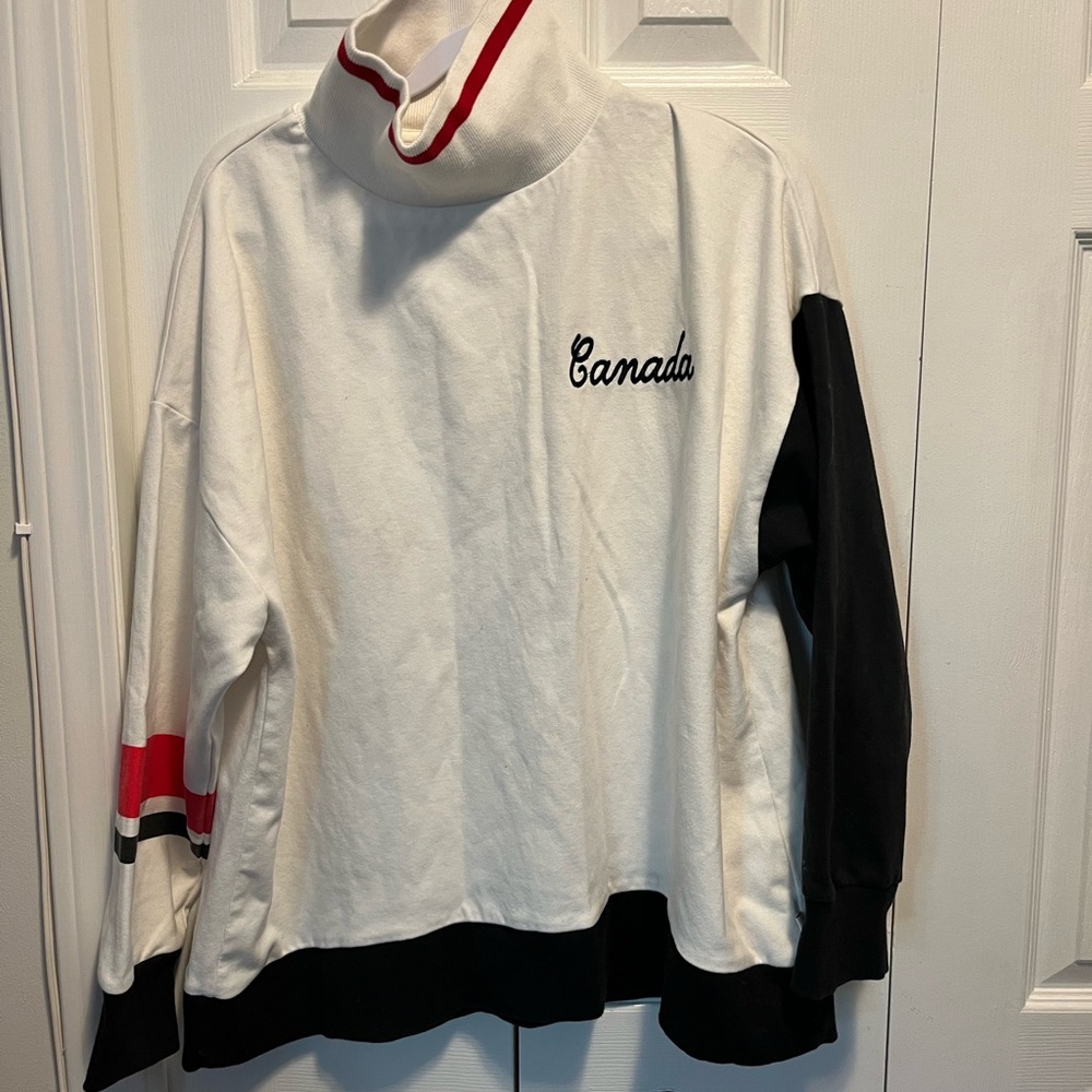 Hudson’s Bay size M White and Black Canada Turtleneck Sweatshirt